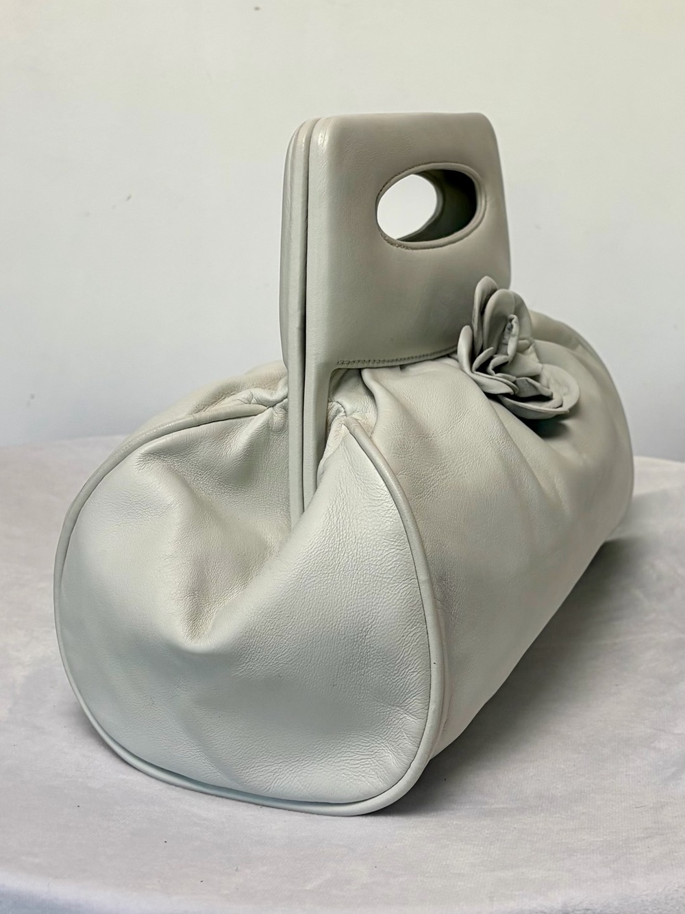 CHANEL lambskin top handle clutch, ivory-grey, leather Camelia accent,11x12, EUC - Picture 3 of 16